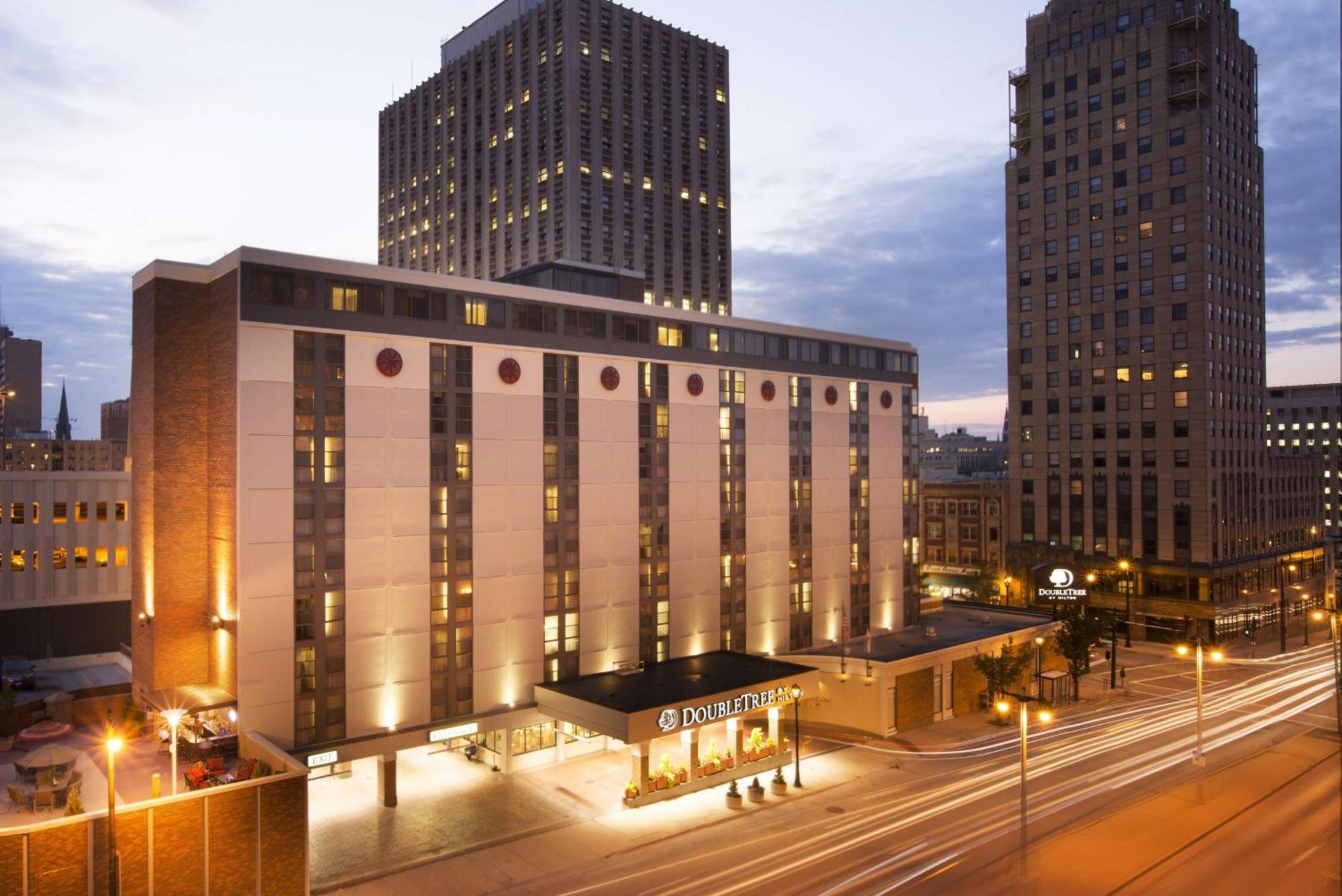 Doubletree By Hilton Milwaukee Downtown Hotel Ngoại thất bức ảnh