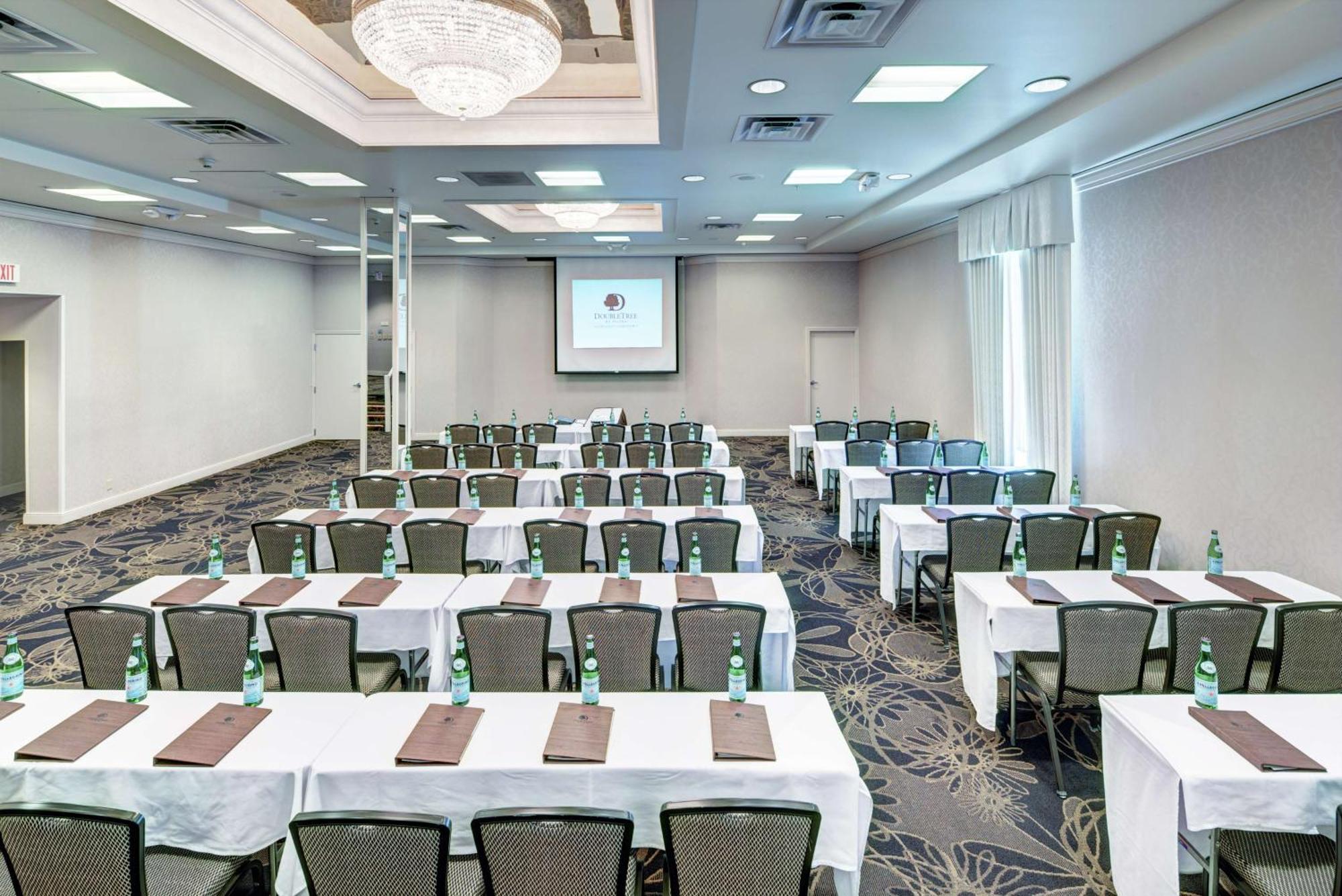 Doubletree By Hilton Milwaukee Downtown Hotel Ngoại thất bức ảnh