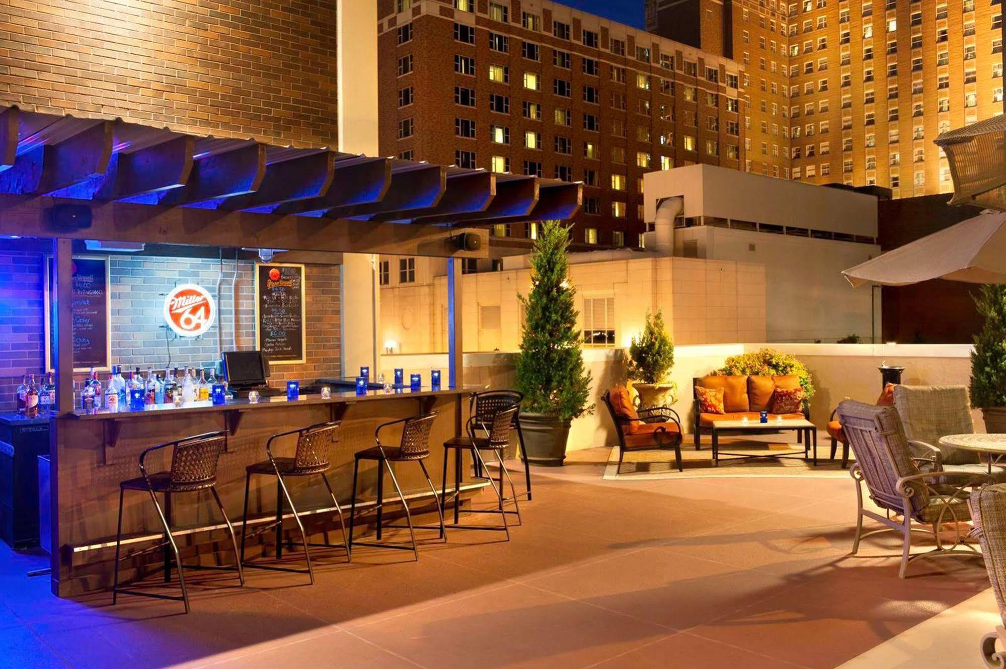 Doubletree By Hilton Milwaukee Downtown Hotel Ngoại thất bức ảnh